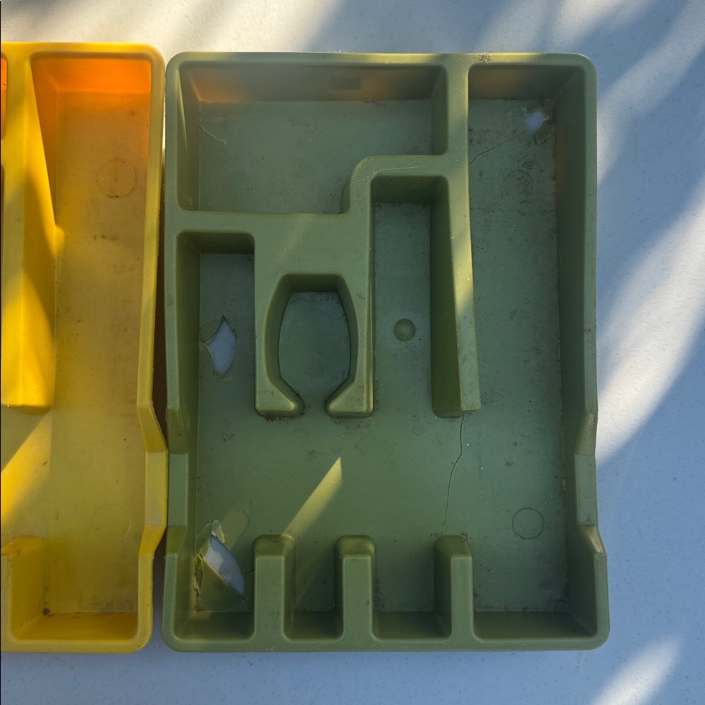 Vintage 60s/70s Yellow and Green Plastic Silverware Flatware Drawer Organizers - Picture 2 of 4